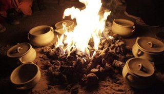Taller de ollas de barro para cocinar al fuego directo, hoy