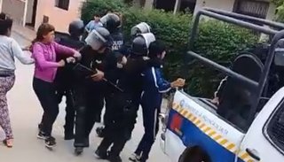 Video. Grave enfrentamiento entre vecinos de Castañares y la policía dejó una embarazada herida