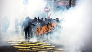 Máxima tensión: el Gobierno francés desplegó 90.000 policías para contener las protestas