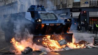 Pese al "blindaje" de Macron, los franceses volvieron a salir a las calles: hay más de 1.000 detenidos