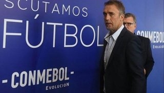 Batistuta suena para ser el nuevo DT de Godoy Cruz