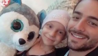 VÍDEO. La conmovedora visita de Maluma a una niña con cáncer