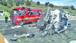 Tragedia en Bolivia: 17 muertos y más de 10 heridos en un choque frontal