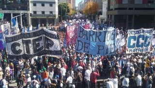 Los beneficiarios de planes sociales recibirán un bono de fin de año de $3.000