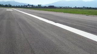 Seis meses después de ser inaugurada, clausuraron la pista auxiliar del aeropuerto