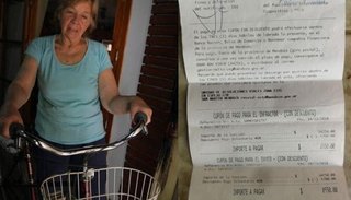 Jubilada salió en bicicleta sin casco y la multaron con más de $14.000