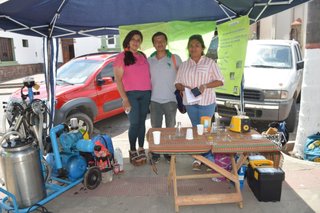 Exposición de estudiantes en plaza carmense