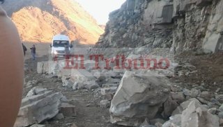 Varados en Caspalá por derrumbe sobre la ruta