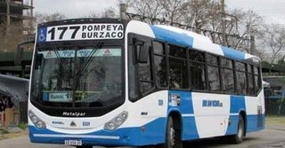 Le cortaron un dedo a un chofer de la línea 177 durante un robo