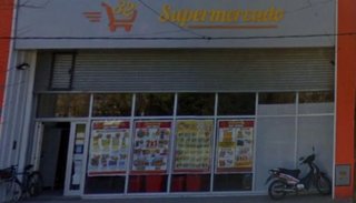 VIDEO: Al menos 20 personas se organizaron y robaron en masa un supermercado