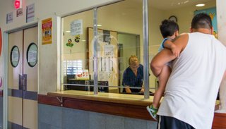 En el Materno Infantil atendieron a cuatro heridos por pirotecnia