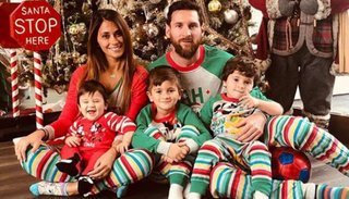 La familia Messi, furor por una foto navideña