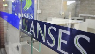 En búsqueda de financiamiento, el Gobierno toma 86 mil millones de pesos de la Anses