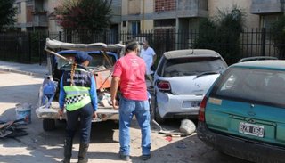 Un policía ebrio chocó una camioneta en barrio Casino y dejó tres heridos graves