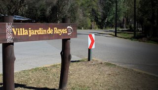 Apareció debajo de un puente y apuñalado