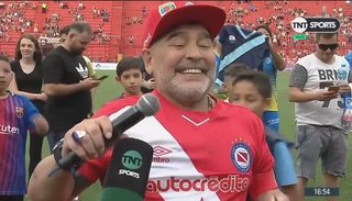 Maradona fue una fiesta aparte en el homenaje a Gendler