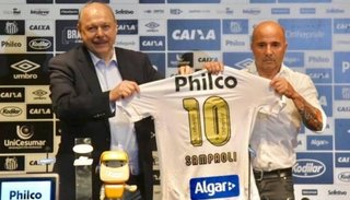 El presidente del Santos criticó la salida de Sampaoli