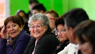 El bono a jubilados y a beneficiarios de AUH ya tiene fecha: enterate quiénes y cuándo se pagará