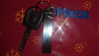 Extravió las llaves de su auto y pide colaboración para encontrarlas