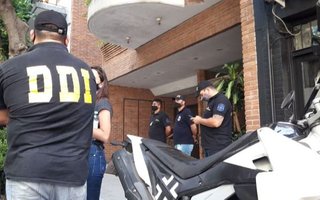 Secuestraron la historia clínica de Diego Maradona en los allanamientos a la psiquiatra Agustina Cosachov