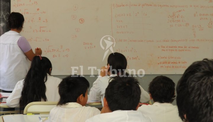 El sueldo mínimo de un maestro es de 25 mil pesos