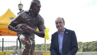 Hugo Porta, del lado de los jugadores y con duras críticas a la UAR