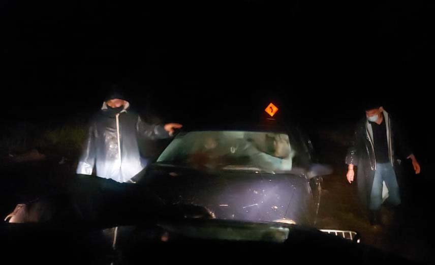 Cuatro automovilistas fueron arrastrados por el agua en La Viña- Cuatro automovilistas fueron arrastrados por el agua en La Viña