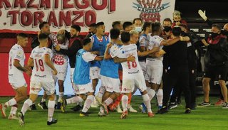 Huracán le dio vuelta el partido a Independiente y le ganó por 3 a 2