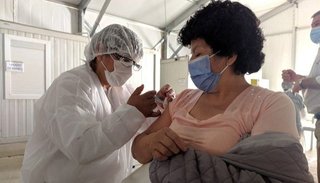 Tras el aumento en los casos de Covid recomiendan vacunarse con dosis de refuerzo