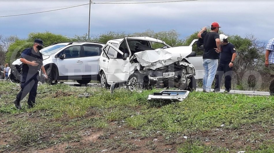 Fuerte choque entre dos autos sobre la ruta 34- Fuerte choque entre dos autos sobre la ruta 34