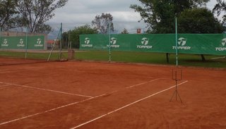 Se juega la Copa Las Cortes con tenistas profesionales en Grand Bourg