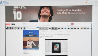 Con la venta de un sombrero a 320 dólares, comenzó la subasta de bienes de Maradona