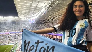 Una metanense en el mundial: “Acá sorprende el fanatismo argentino”