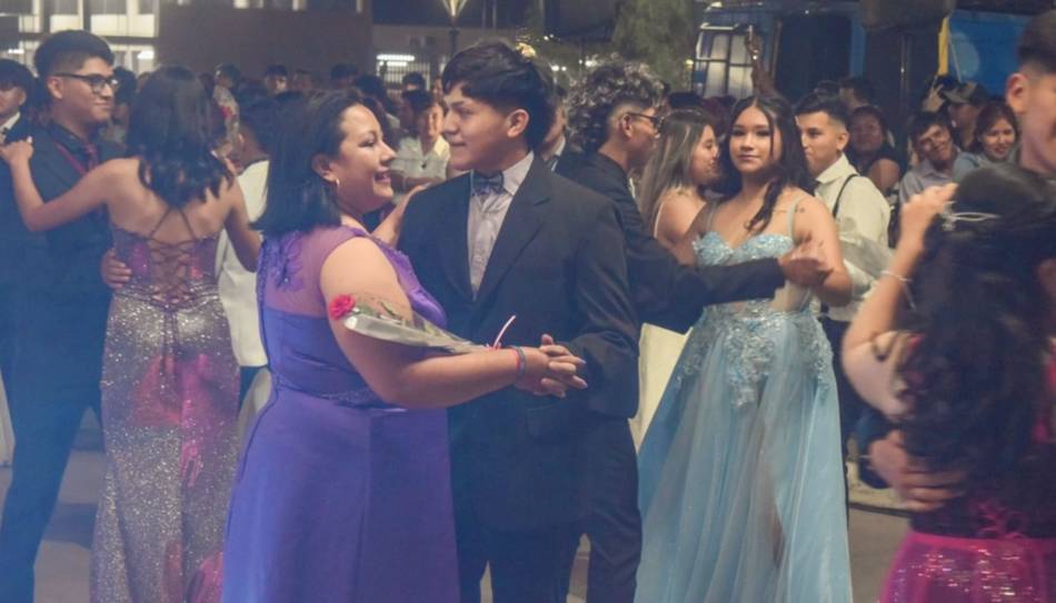 Egresados de la ciudad de Perico vivieron su noche de gala