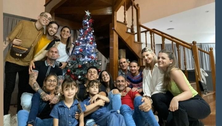 A poco tiempo de separarse, el cantante de Ke Personajes se mostró con su nueva novia