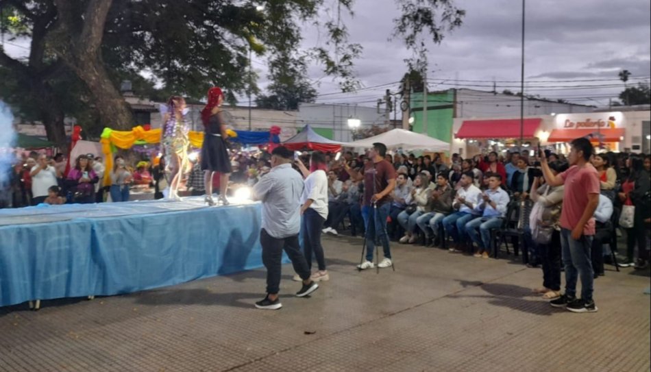 Cerrillos: una multitud visitó la feria de artes y oficios de la Fundación Futuro- Cerrillos: una multitud visitó la feria de artes y oficios de la Fundación Futuro