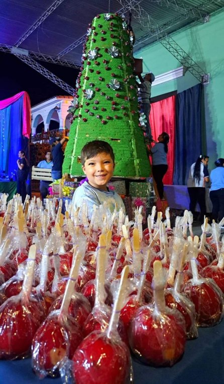 El Carril: presentaron un pan de navidad que pesa 2.500 kilos y mida cerca de seis metros- El Carril: presentaron un pan de navidad que pesa 2.500 kilos y mida cerca de seis metros